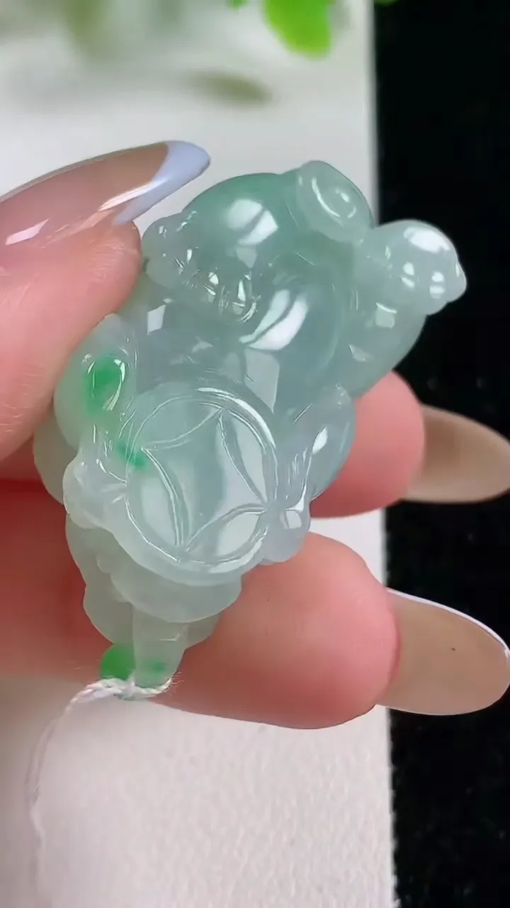 天然A货翡翠貔貅吊坠，尺寸40.8-19.8-12.2，重量:19.75g
11月6日