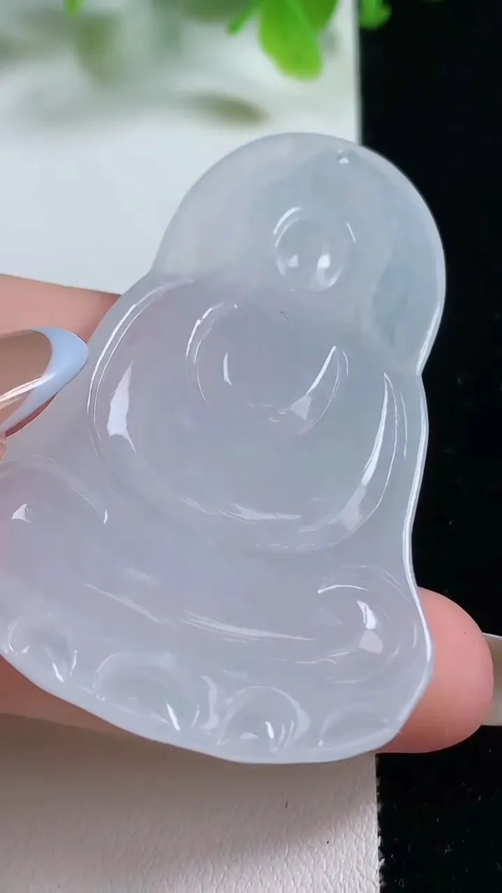 天然A货翡翠素衣观音菩萨吊坠，尺寸59.5-38.6-6.1，重量:23.68g
11月6日