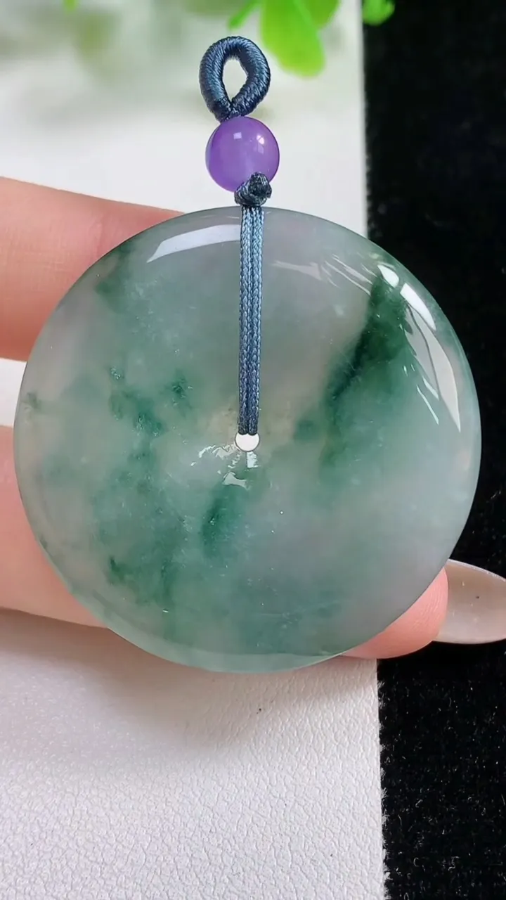 天然A货翡翠冰种飘花平安扣吊坠，尺寸39.2-5.3，重量18.29g
11月6日