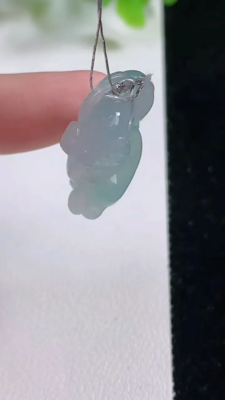 天然A货翡翠生肖猴吊坠，尺寸22.3-21-8.7，重量7.50g
11月6日