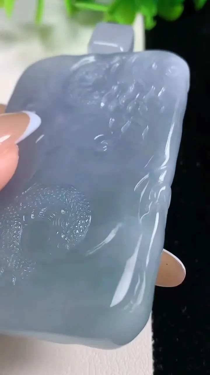 天然A货翡翠种紫罗兰龙牌吊坠，尺寸68-41.7-11.6，重量:85.58g
11月6日