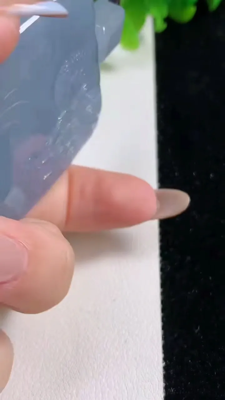 天然A货翡翠种紫罗兰龙牌吊坠，尺寸68-41.7-11.6，重量:85.58g
11月6日