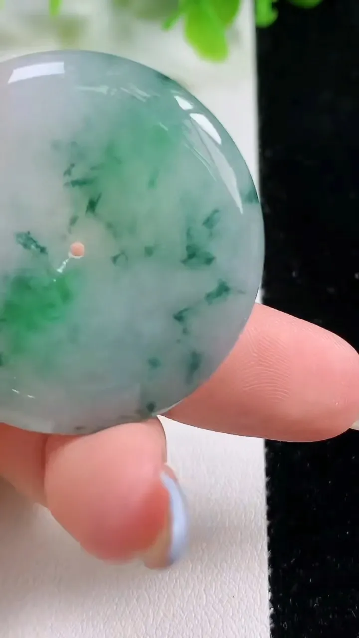 天然A货翡翠冰种飘花平安扣吊坠，尺寸37.6-6，重量18.26g
11月6日