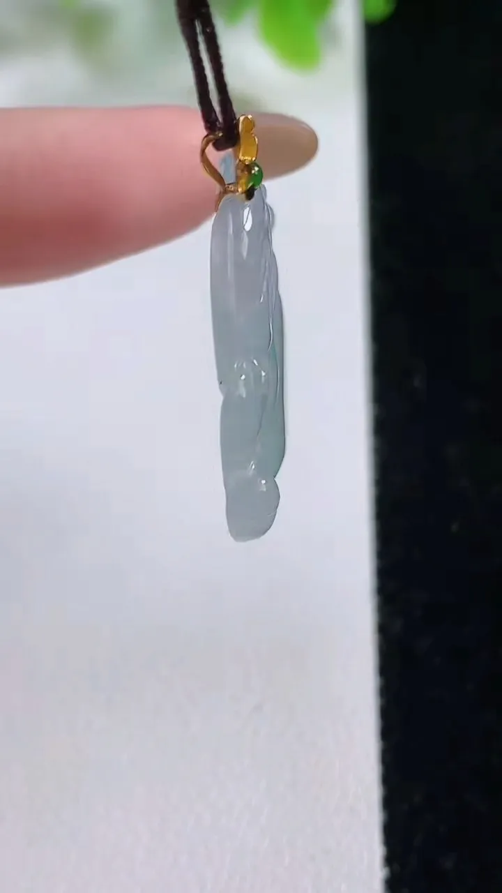 天然A货翡翠佛公吊坠，尺寸25.3-28.9-3.8，重量:4.38g
11月6日