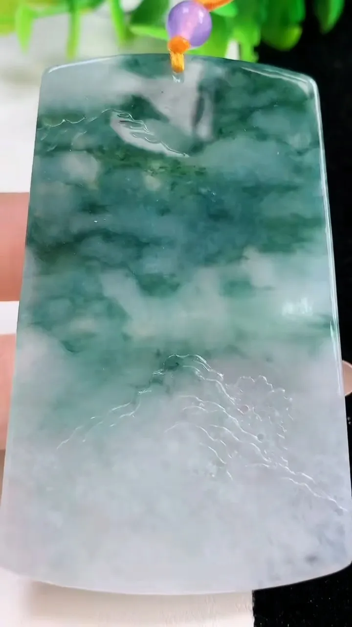 天然A货翡翠龙牌吊坠，尺寸73-46.7-5，重量:38.74g
11月6日