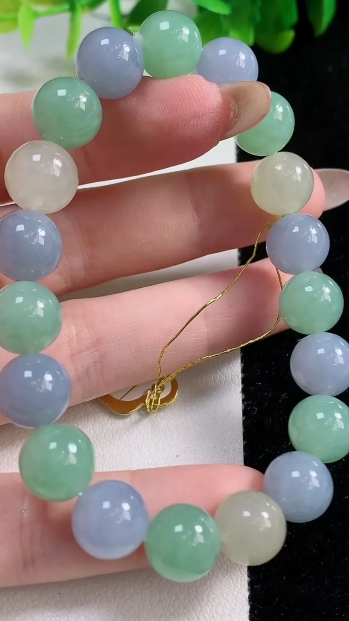 天然A货翡翠种多宝 三彩圆珠手串19颗，尺寸9.8，重量:32.40g11月6日
工厂直销收藏佳品,