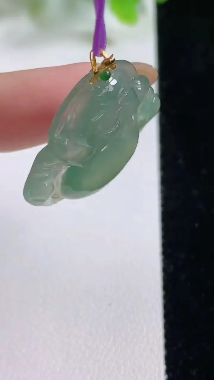 天然A货翡翠佛公吊坠，尺寸25.3-29.7-5.2，重量:5.27g
11月6日