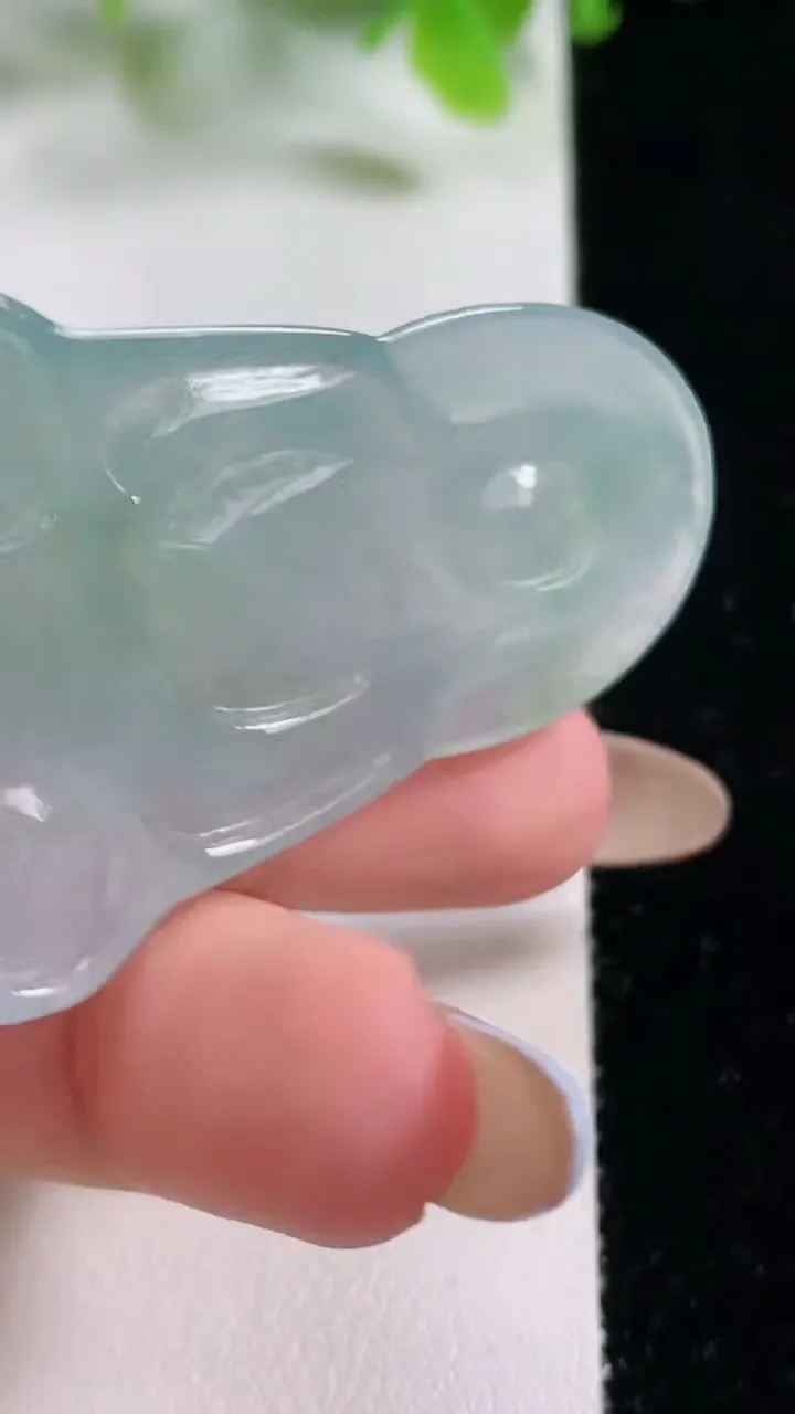 天然A货翡翠素衣观音菩萨吊坠，尺寸53-32-5.8，重量:16.24g
11月6日