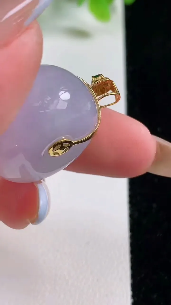 天然A货翡翠种紫罗兰路路通吊坠，尺寸22.5-13.7，重量:16.28g
11月6日