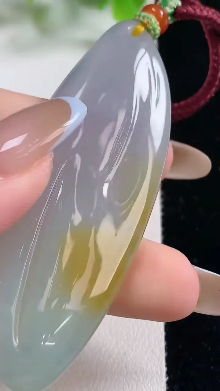 天然A货翡翠阿弥陀佛吊坠，尺寸69.7-24.7-7.3，重量:30.32g
11月6日