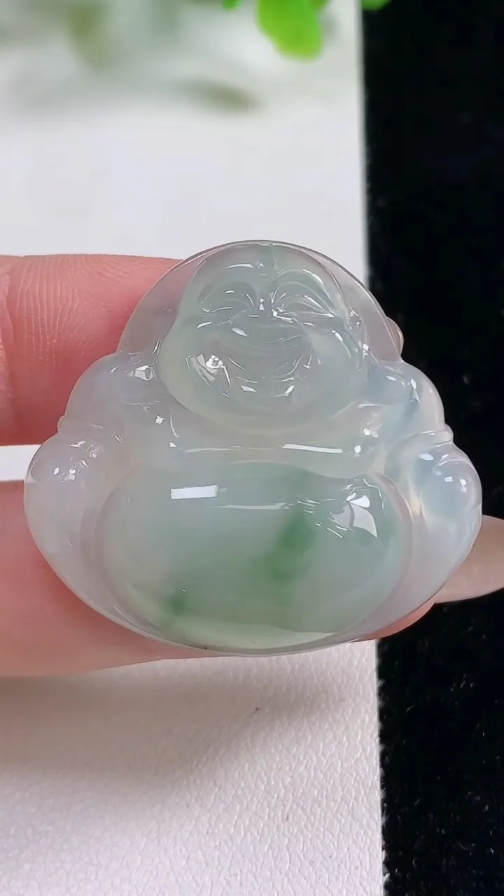 天然A货翡翠种飘花佛公吊坠，尺寸32-35.2-6.6，重量:10.74g
11月6日