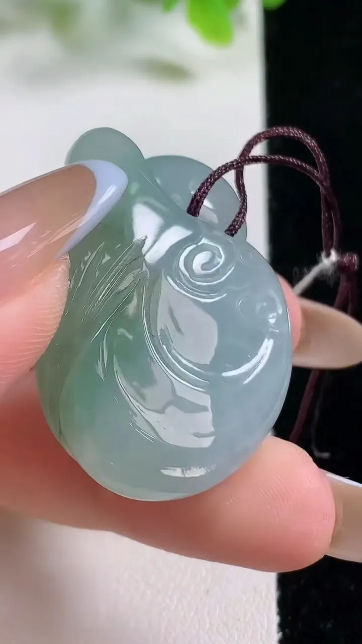 天然A货翡翠逍遥佛公吊坠，尺寸37-27-15.2，重量:23.58g
11月6日