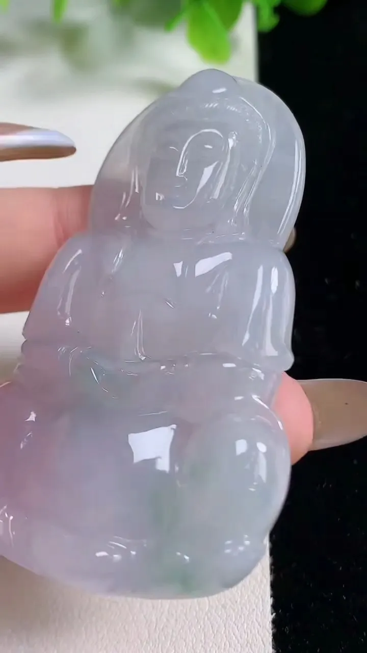 天然A货翡翠种春带彩 紫罗兰正装观音菩萨吊坠，尺寸63-38.2-6，重量:23.70g
11月6日