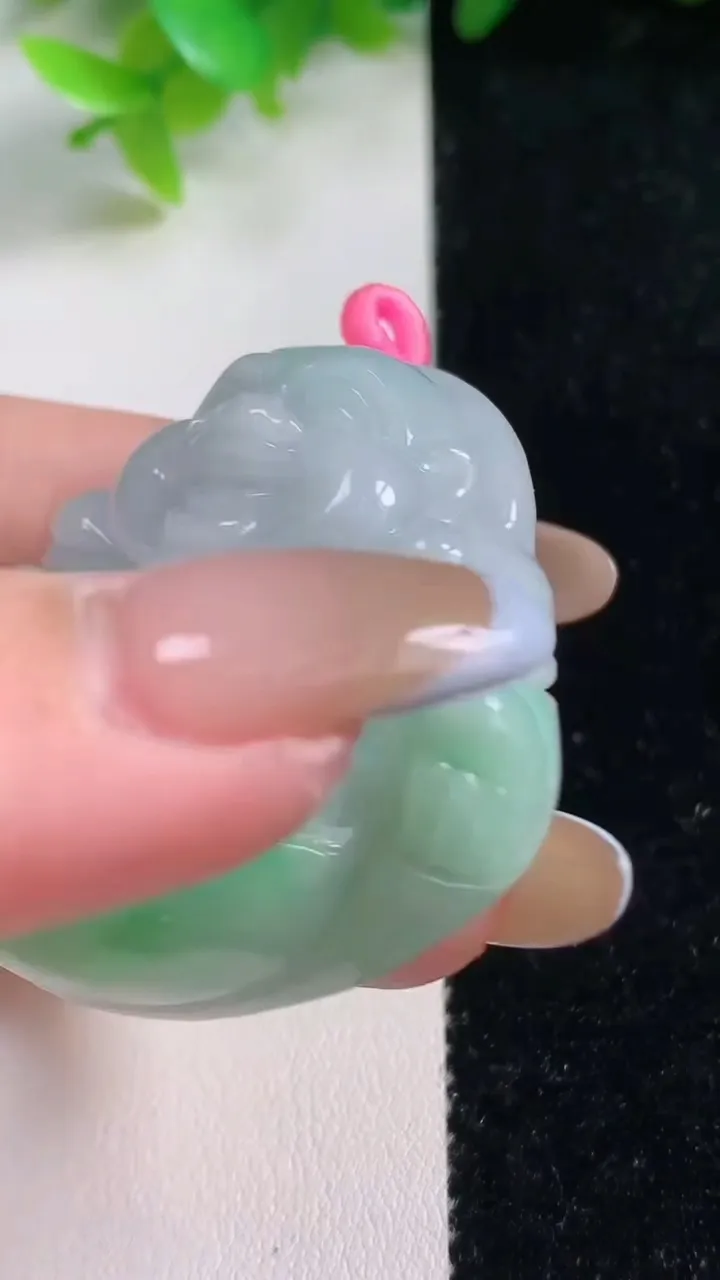 天然A货翡翠佛公吊坠，尺寸43.6-45-12.4，重量:37.67g
11月6日