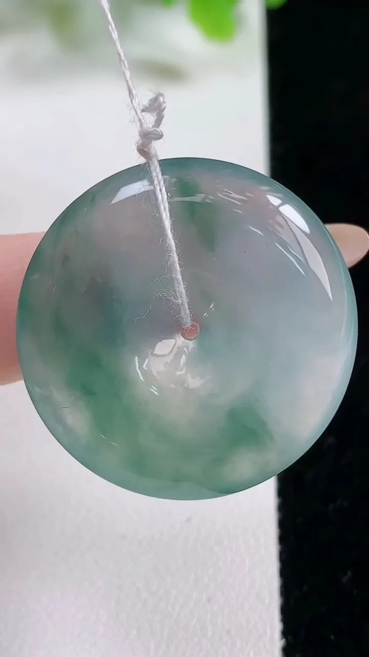 天然A货翡翠种飘花平安扣吊坠，尺寸31.4-5.5，重量:11.54g
11月6日