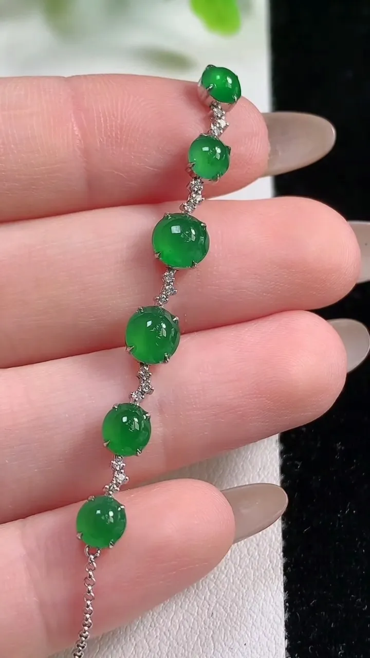 天然A货翡翠蛋面手链，尺寸5.8，重量:2.28g
11月6日