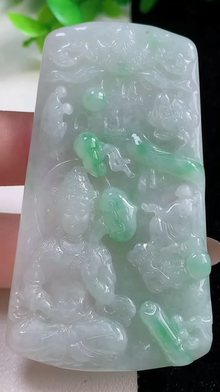 天然A货翡翠山水大势至观音菩萨吊坠，尺寸68.8-39.8-5.7，重量:36.20g
11月6日