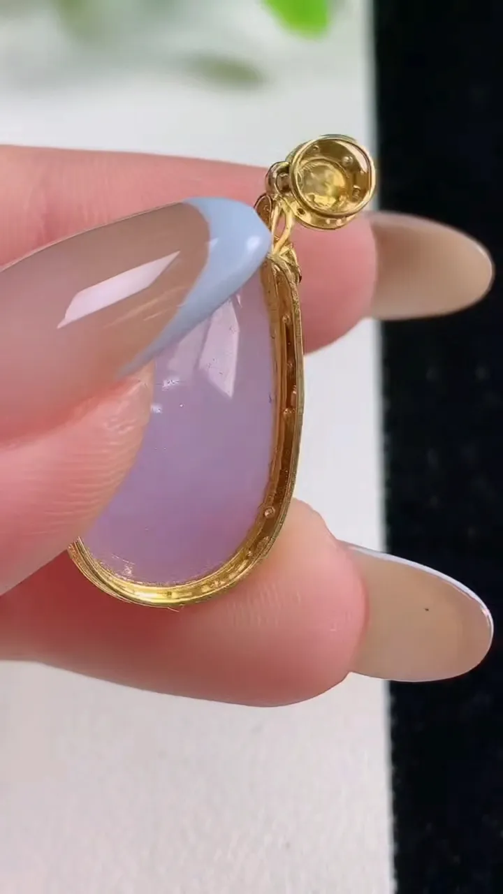 天然A货翡翠种紫罗兰水滴吊坠，尺寸31.3-14.6-8裸石头22.3-12.8，重量:4.44g
11月6日