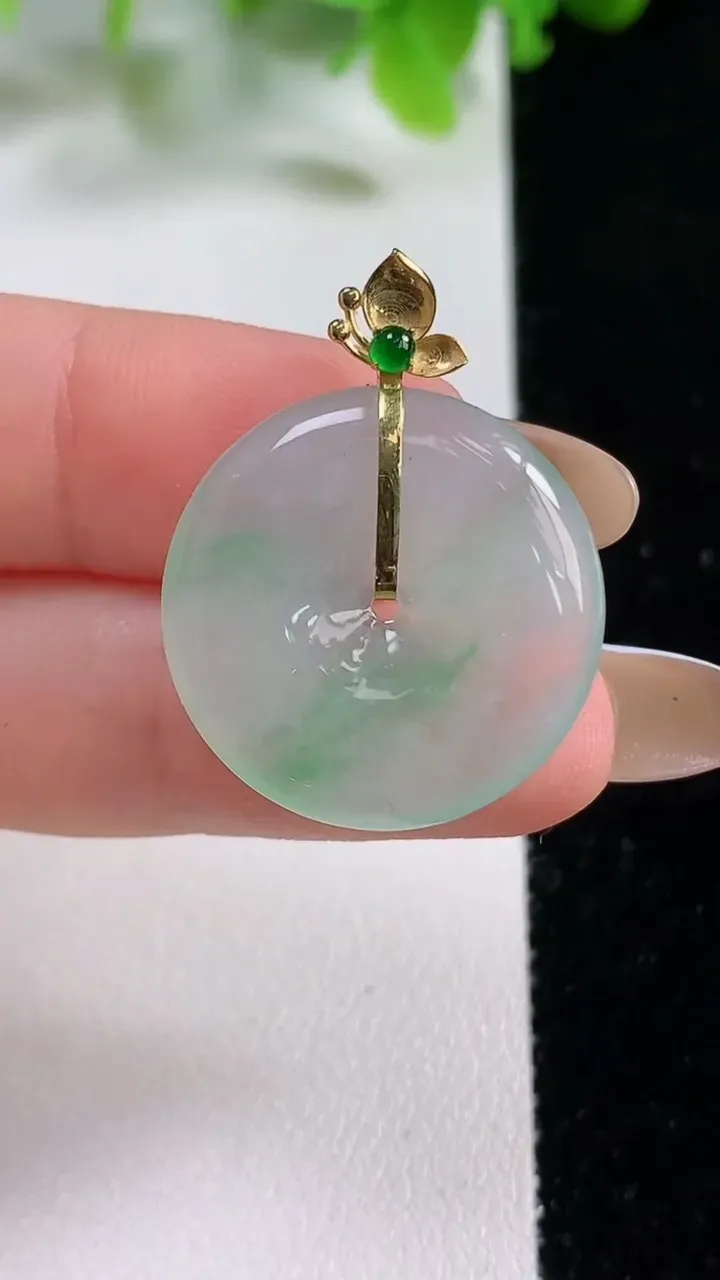 天然A货翡翠平安扣吊坠，尺寸23-3.9，重量:4.76g
11月6日