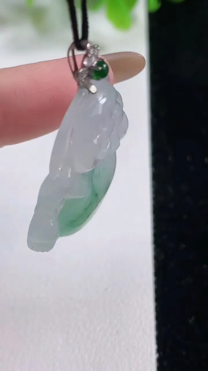 天然A货翡翠种飘花佛公吊坠，尺寸31-33-6，重量:9.00g
11月6日