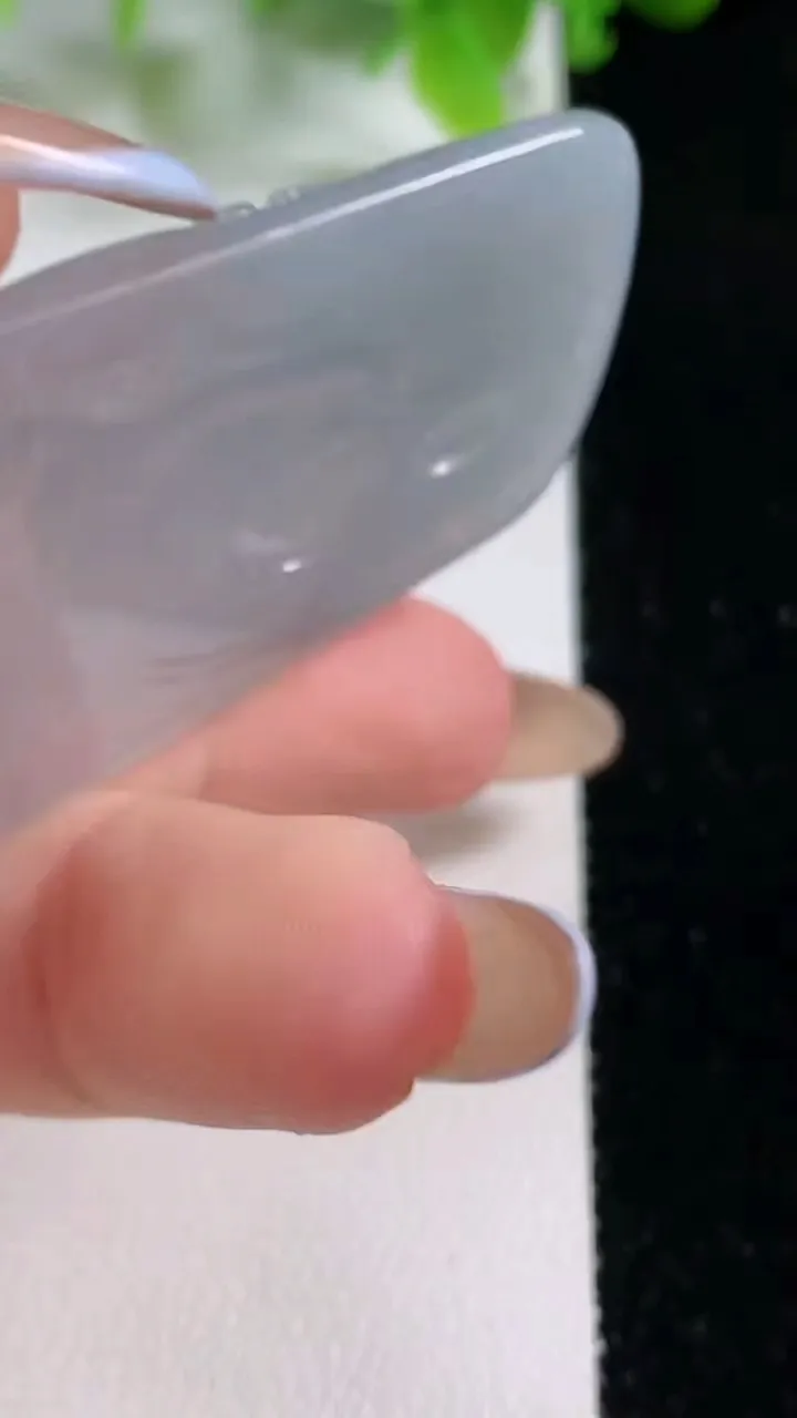 天然A货翡翠大日如来吊坠，尺寸61.2-35.4-5.3，重量:25.91g
11月6日