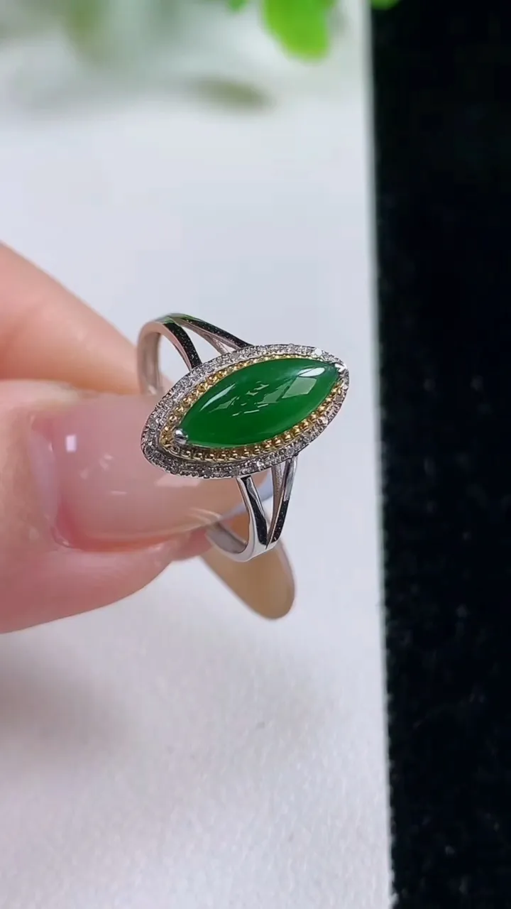 天然A货翡翠随形戒指，尺寸17-12.4-4.6-6.5，重量:1.84g2025年11月6日
工厂