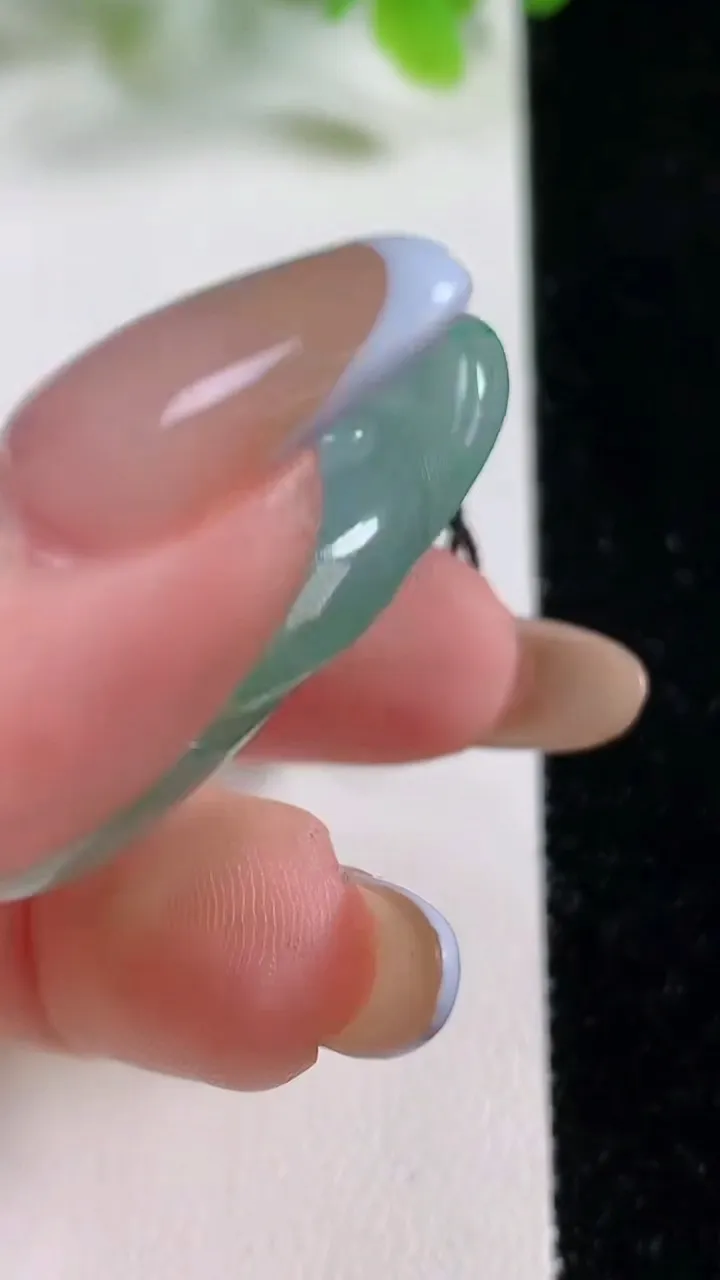 天然A货翡翠逍遥佛公吊坠，尺寸37-27-15.2，重量:23.58g
11月6日