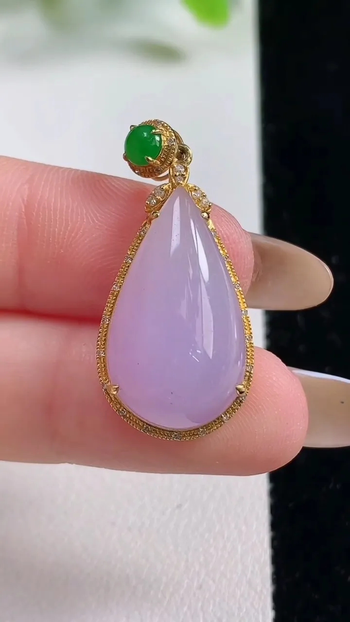 天然A货翡翠种紫罗兰水滴吊坠，尺寸31.3-14.6-8裸石头22.3-12.8，重量:4.44g
11月6日