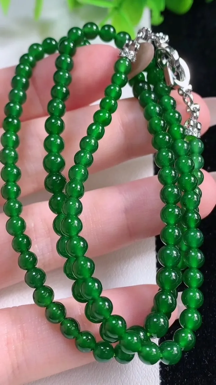 天然A货翡翠小米圆珠项链115颗，尺寸4.7，重量:17.52g
11月6日