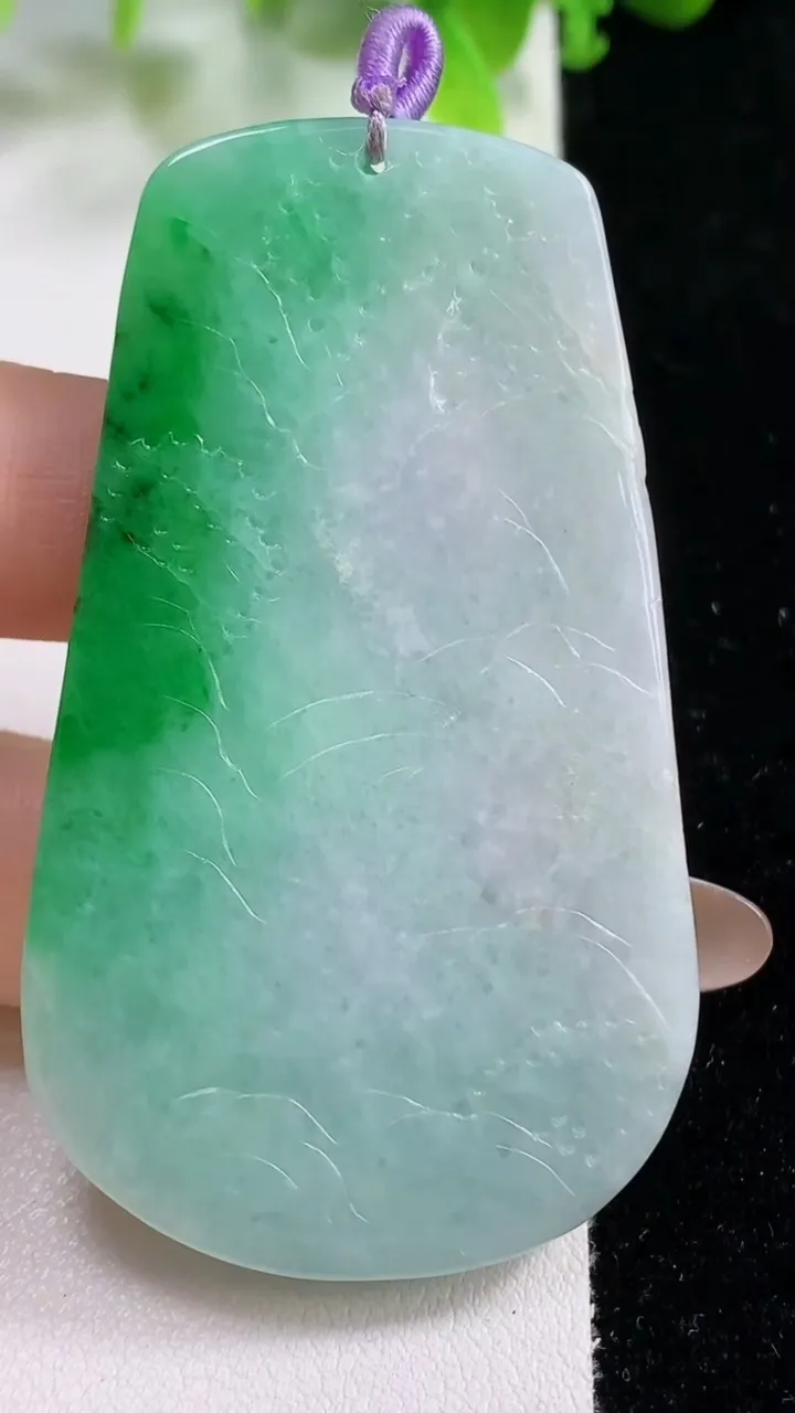 天然A货翡翠山水牌吊坠，尺寸64-37.6-6.1，重量:32.14g
11月6日