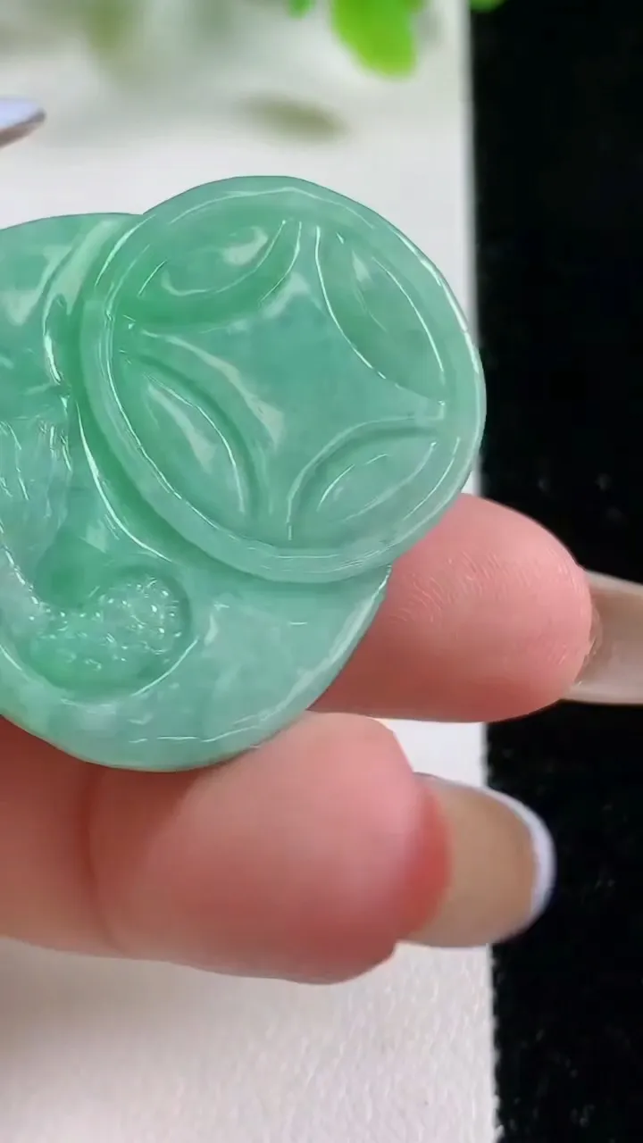 天然A货翡翠财神爷吊坠，尺寸336-29.4-10.9，重量:19.31g
11月6日