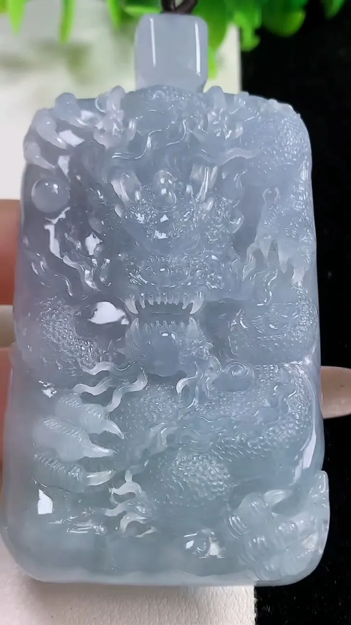 天然A货翡翠种紫罗兰龙牌吊坠，尺寸68-41.7-11.6，重量:85.58g
11月6日