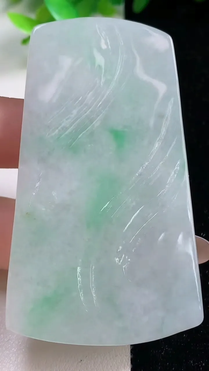 天然A货翡翠山水大势至观音菩萨吊坠，尺寸68.8-39.8-5.7，重量:36.20g
11月6日