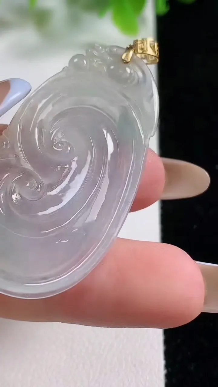 天然A货翡翠如意吊坠，尺寸46.5-24.8-4.3，重量8.18g
11月6日