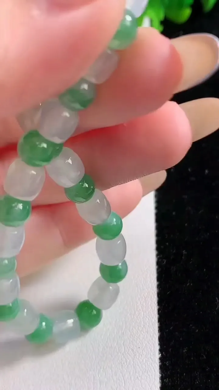 天然A货翡翠路路通手串32颗，尺寸6.5-5.5，重量:15.29g11月6日
工厂直销收藏佳品,种好水足，色泽均匀，有种有色，上手高大气！