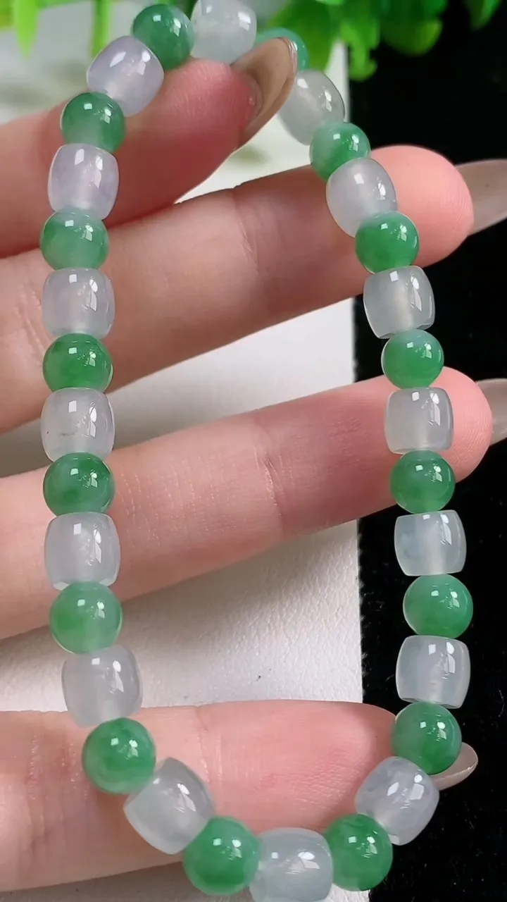 天然A货翡翠路路通手串32颗，尺寸6.5-5.5，重量:15.29g11月6日
工厂直销收藏佳品,种