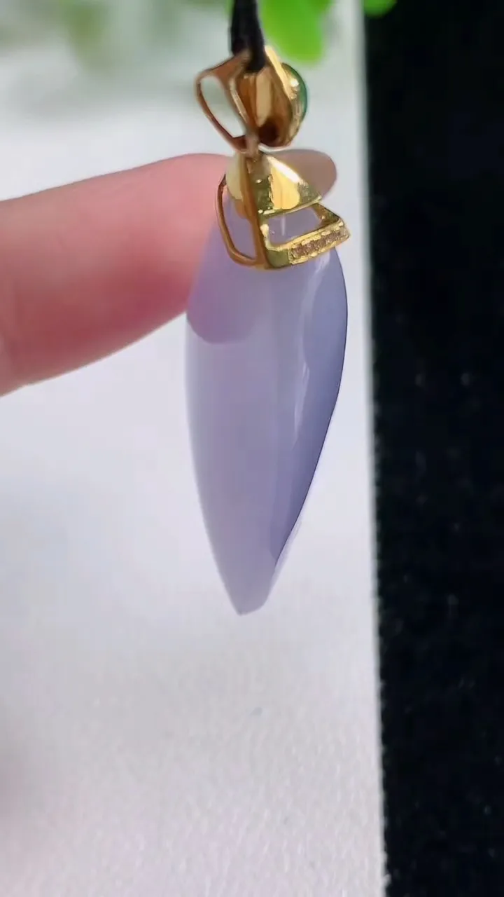 天然A货翡翠种紫罗兰随形吊坠，尺寸38.6-19-10.8，重量:11.69g
11月6日