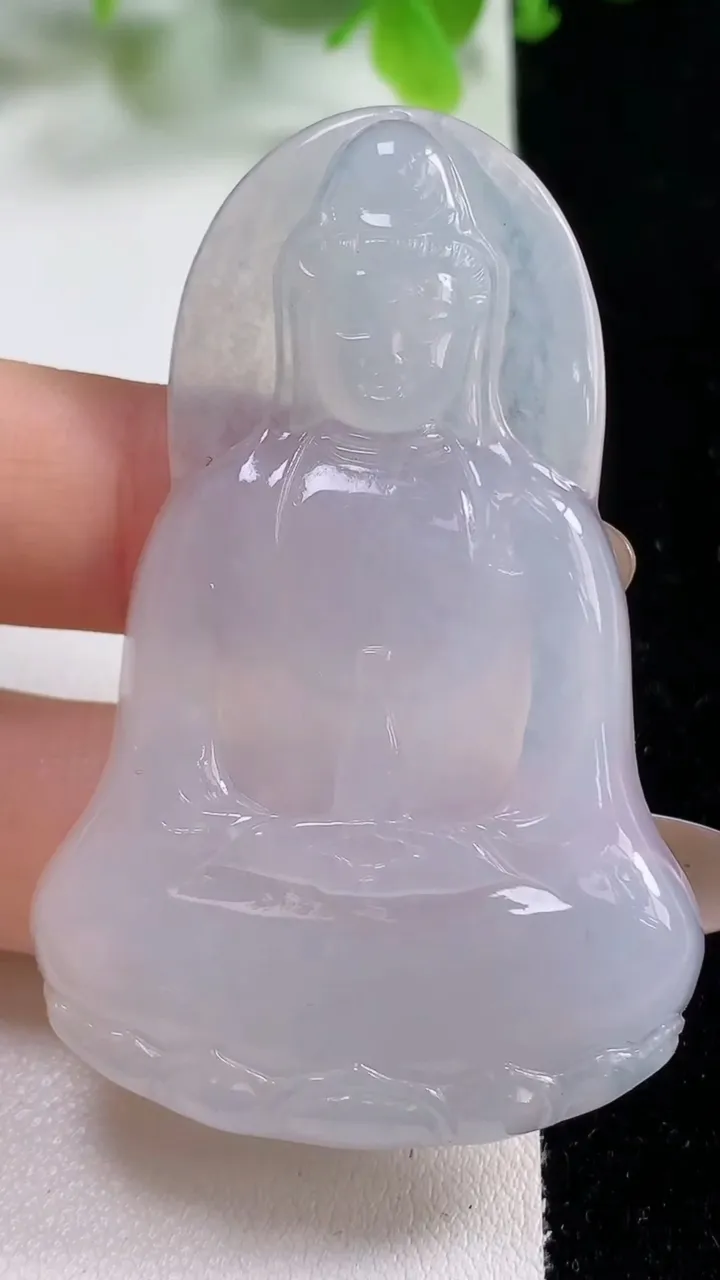 天然A货翡翠素衣观音菩萨吊坠，尺寸59.5-38.6-6.1，重量:23.68g
11月6日