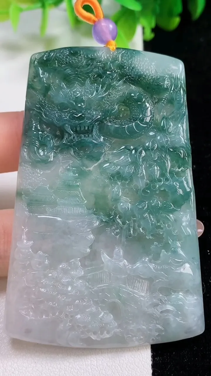 天然A货翡翠龙牌吊坠，尺寸73-46.7-5，重量:38.74g
11月6日