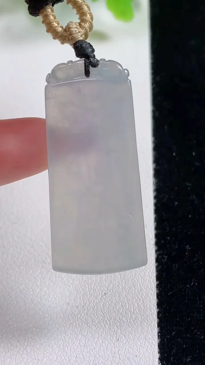 天然A货翡翠仿古龙牌吊坠，尺寸39-17.3-4.8，重量:11.39g
11月6日