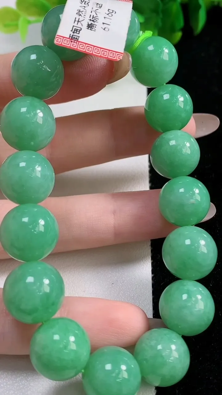 天然A货翡翠圆珠手串16颗，尺寸12.8，重量:61.18g11月6日
工厂直销收藏佳品,种好水足，