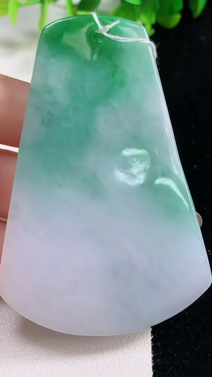 天然A货翡翠祥龙观音菩萨吊坠，尺寸73.2-47-6.6，重量:41.89g
11月6日