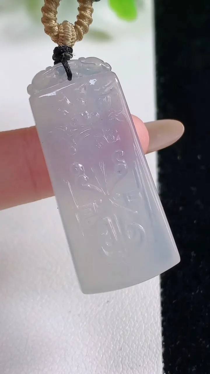 天然A货翡翠仿古龙牌吊坠，尺寸39-17.3-4.8，重量:11.39g
11月6日