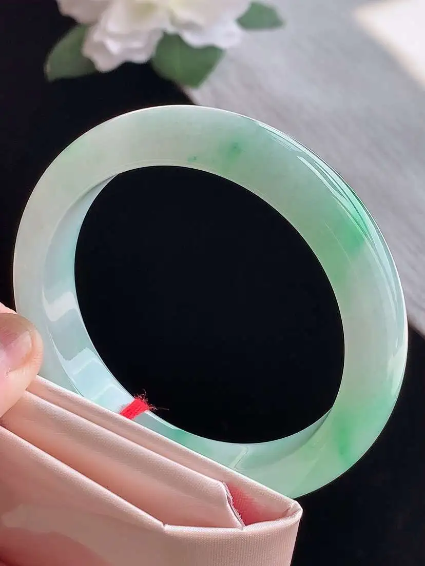 a货翡翠老坑冰种飘绿正装正圈手镯56-57圈口  尺寸56.8×12.3×8.5mm 1105