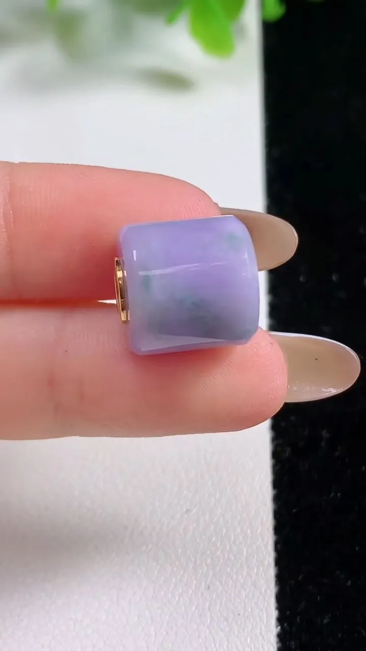 天然A货翡翠种紫罗兰 飘花路路通吊坠，尺寸13.3-13.3，重量:5.30g
11月6日