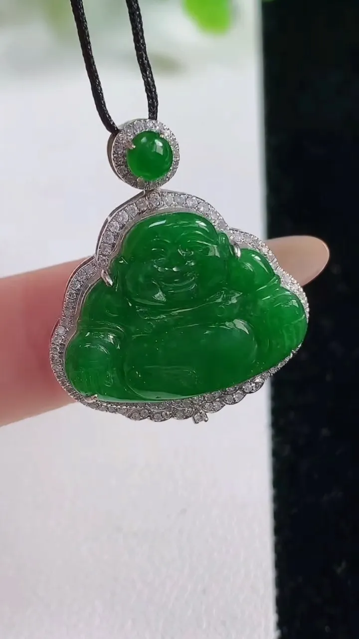 天然A货翡翠佛公吊坠，尺寸27.3-24-6.2裸石15-21.7，重量:4.38g
11月6日