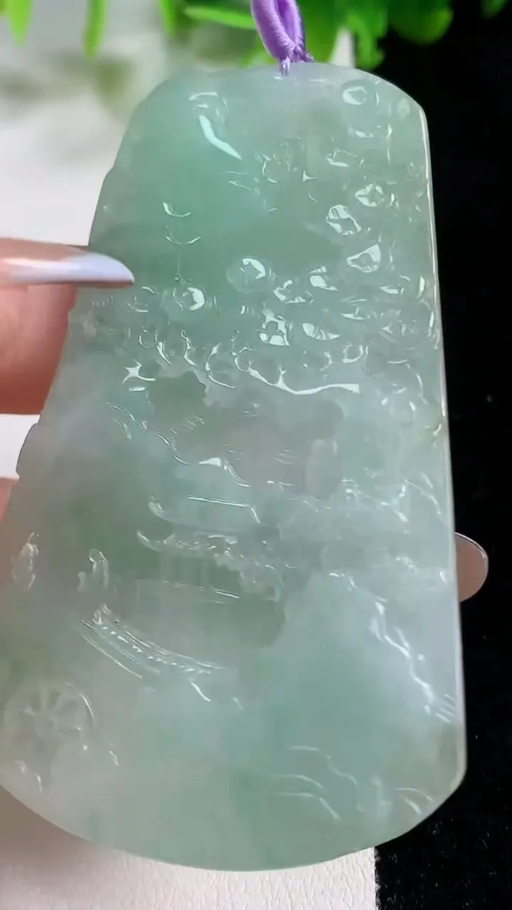 天然A货翡翠山水牌吊坠，尺寸69.3-43.2-5.6，重量:33.50g
11月6日