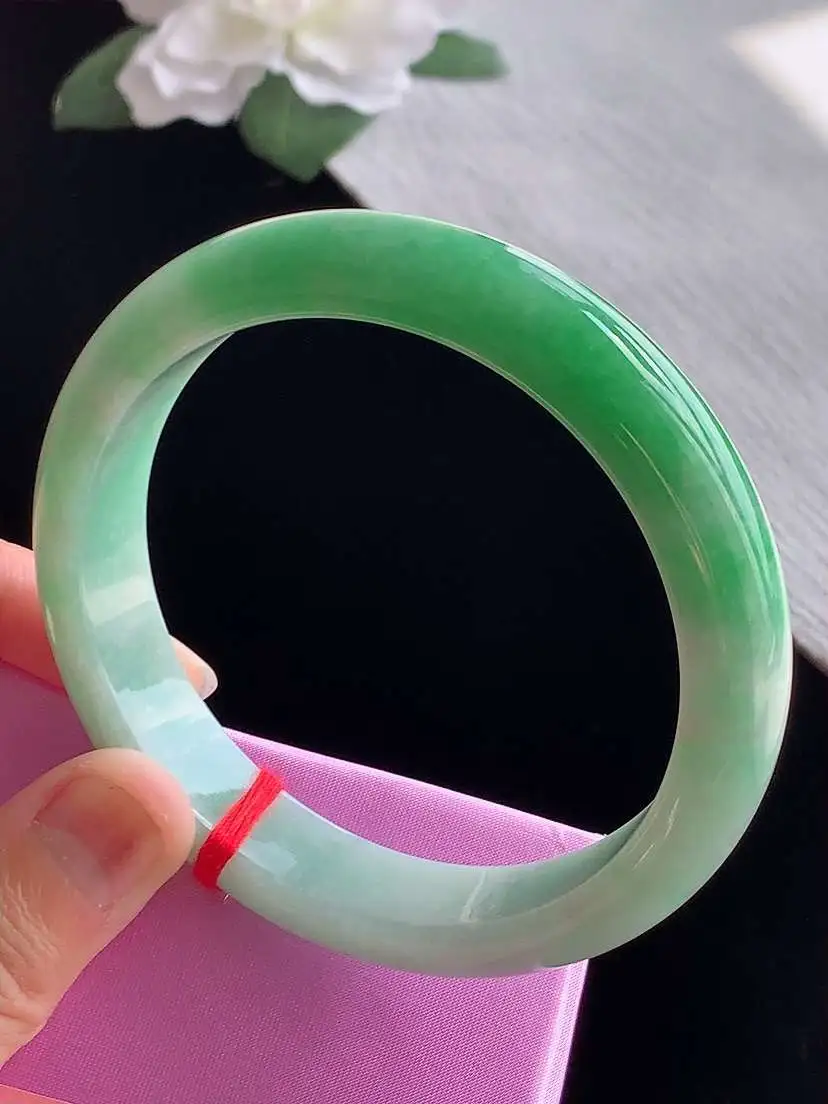 a货翡翠老坑冰种飘绿正装正圈手镯61-62大圈口  尺寸61.8×12.8×8mm 1105