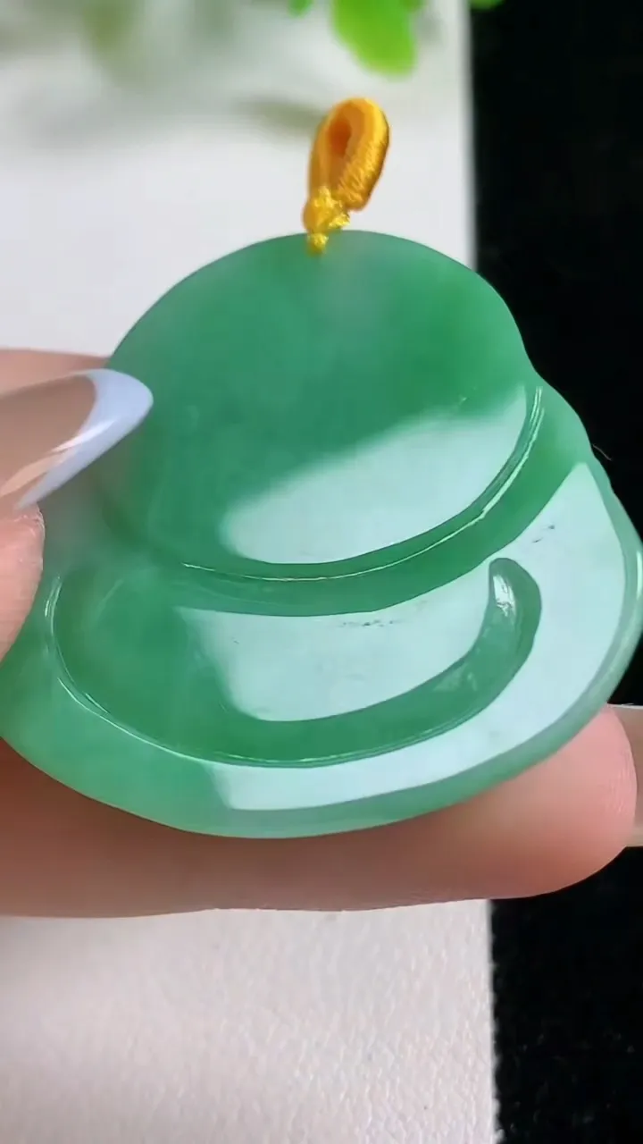 天然A货翡翠佛公吊坠，尺寸37-36.6-5.7，重量:13.95g
11月6日