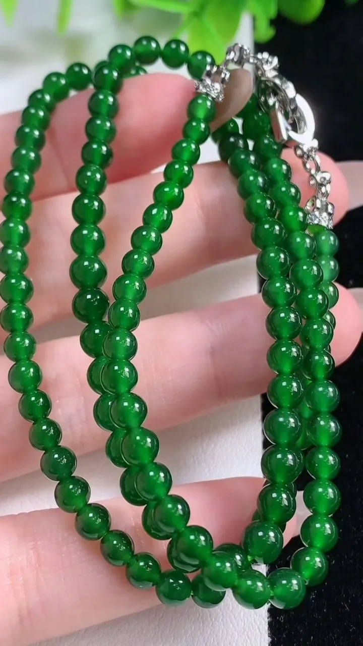 天然A货翡翠小米圆珠项链115颗，尺寸4.7，重量:17.52g
11月6日